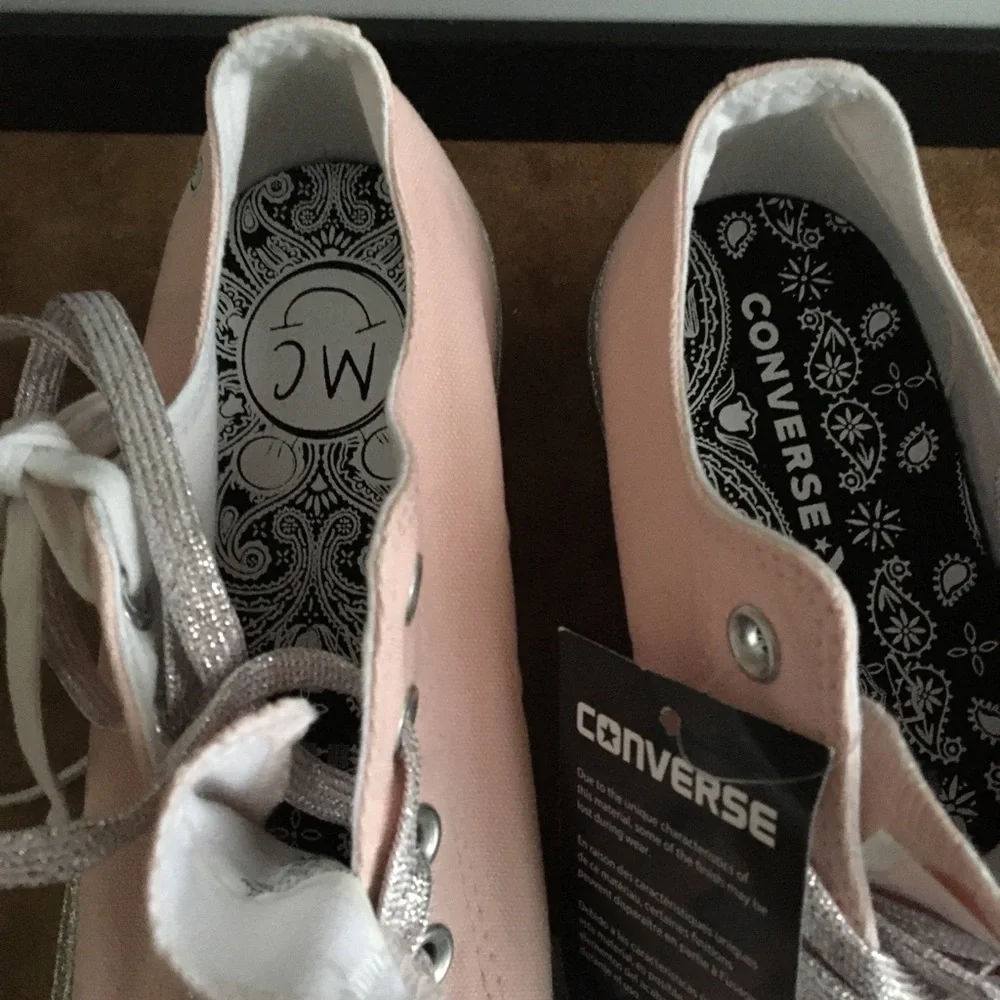 CONVERSE X MILEY CYRUS NIB AUTHENTIC CANVAS STYLE SNEAKERS